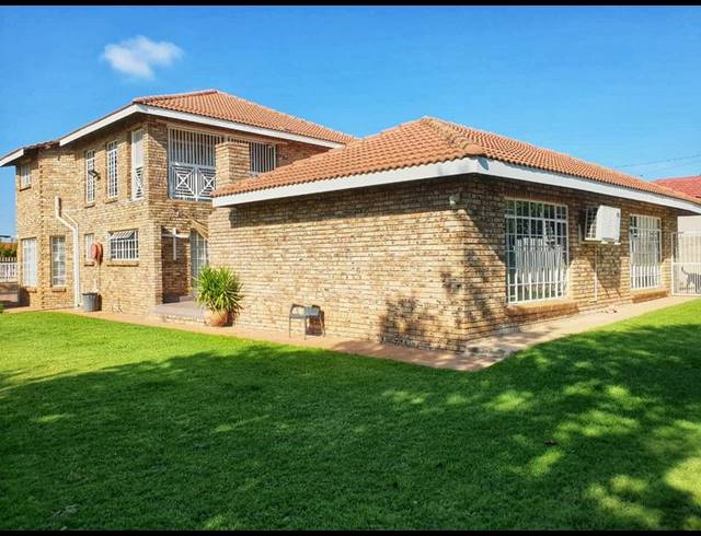 4 BEDROOM HOUSE FOR SALE IN MIEDERPARK